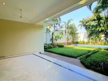 RUMAH dgn S.POOL dan TAMAN at Jl KEMANG SELATAN, JAKSEL