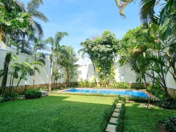 RUMAH dgn S.POOL dan TAMAN at Jl KEMANG SELATAN, JAKSEL