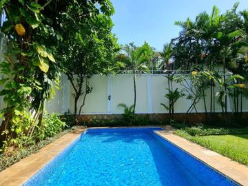 RUMAH dgn S.POOL dan TAMAN at Jl KEMANG SELATAN, JAKSEL