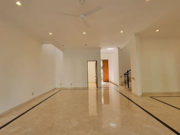 RUMAH dgn S.POOL dan TAMAN at Jl KEMANG SELATAN, JAKSEL