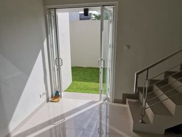 Dijual Rumah Mewah Luas 2 Lantai Tengah Kota Dekat Mirota Godean