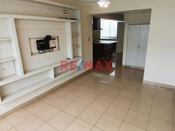 Amplio y Funcional Dúplex en El Derby de Monterrico, Santiago de Surco

Descubre este encantador dúplex tipo penthouse en el corazón de la urbanizac