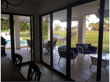 VENDO CASA DE PLAYA EN VISTA MAR SAN CARLOS CON PISCINA