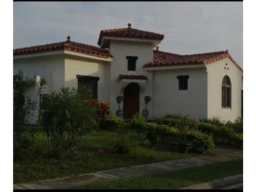 VENDO CASA DE PLAYA EN VISTA MAR SAN CARLOS CON PISCINA