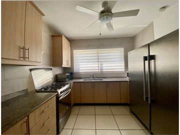 VENDO CASA DE PLAYA EN VISTA MAR SAN CARLOS CON PISCINA