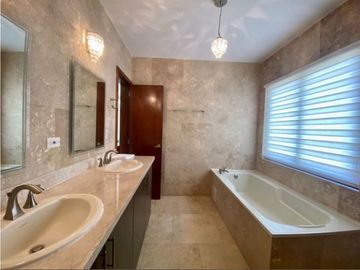 VENDO CASA DE PLAYA EN VISTA MAR SAN CARLOS CON PISCINA