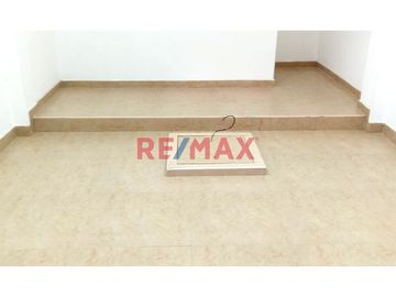 🏡 Descubre tu nuevo hogar en Chiclayo 🌟

Te presentamos un acogedor departamento 🚪 de un solo piso con cochera, perfectamente diseñado para combinar