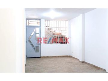 🏡 Descubre tu nuevo hogar en Chiclayo 🌟

Te presentamos un acogedor departamento 🚪 de un solo piso con cochera, perfectamente diseñado para combinar