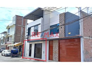 🏡 Descubre tu nuevo hogar en Chiclayo 🌟

Te presentamos un acogedor departamento 🚪 de un solo piso con cochera, perfectamente diseñado para combinar