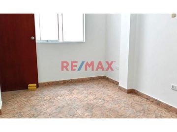 🏡 Descubre tu nuevo hogar en Chiclayo 🌟

Te presentamos un acogedor departamento 🚪 de un solo piso con cochera, perfectamente diseñado para combinar