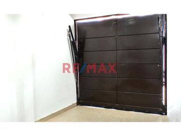 🏡 Descubre tu nuevo hogar en Chiclayo 🌟

Te presentamos un acogedor departamento 🚪 de un solo piso con cochera, perfectamente diseñado para combinar