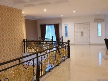 RUMAH 2 LANTAI MEWAH SUTERA BUANA ALAM SUTERA HARGA NEGO DEKAT TOL