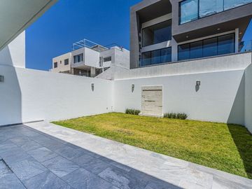 Casa en Lomas de Juriquilla con Terraza  y Roof Garden  J2