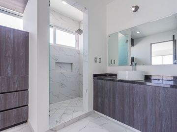 Casa en Lomas de Juriquilla con Terraza  y Roof Garden  J2