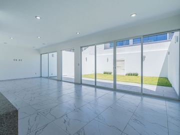 Casa en Lomas de Juriquilla con Terraza  y Roof Garden  J2