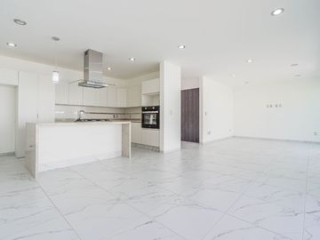 Casa en Lomas de Juriquilla con Terraza  y Roof Garden  J2