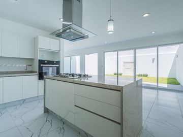Casa en Lomas de Juriquilla con Terraza  y Roof Garden  J2