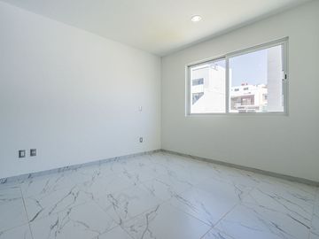 Casa en Lomas de Juriquilla con Terraza  y Roof Garden  J2