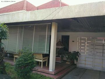 xyfir.Rumah Jalan Blambangan STRATEGIS Row 3 Mobil