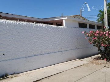 Casa en Venta en Los Perales con Cerro Grande