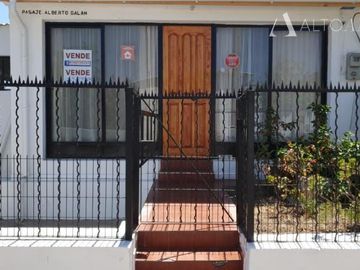 Casa en Venta en Los Perales con Cerro Grande