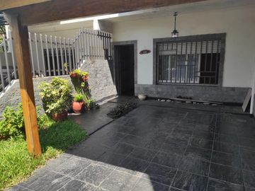Venta PH tipo casa 4 ambientes Villa Luzuriaga