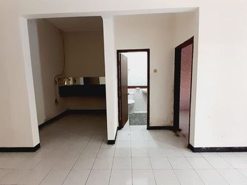 Rumah di Babatan Mukti Wiyung Dekat Gate Carport 2 Mobil