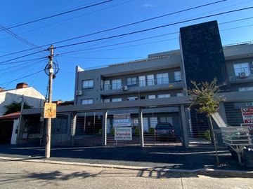 Excelente Departamento de 2 ambientes con cochera. Morón