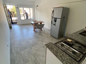 Excelente Departamento de 2 ambientes con cochera. Morón