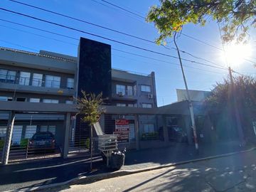Excelente Departamento de 2 ambientes con cochera. Morón