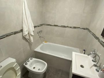 Excelente Departamento de 2 ambientes con cochera. Morón