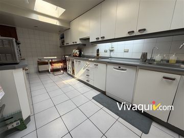 Casa en venta de 5 dorm. en Las Condes