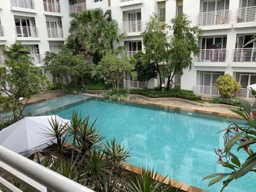Jual Apartemen Cosmopolis Dekat Ubaya Surabaya Timur, 2 Bedroom Jadi 1 Luas Siap huni Bagus dengan Balkon