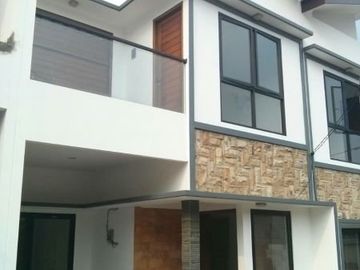 Rumah 2 lantai dalam cluster di jagakarsa