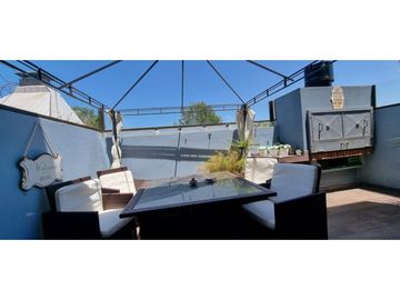 Departamento tres ambientes. Stella Maris. Terraza y parrilla.