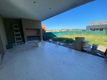 Ricordi Negocios Inmobiliarios, Casa en Santa Lucia, Pilar del este!