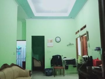 Rumah second rapi dan terawat, strategis surat lengkap