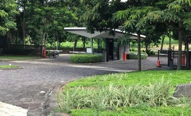 for sale: santierra nuvali lot near main gate perimeter