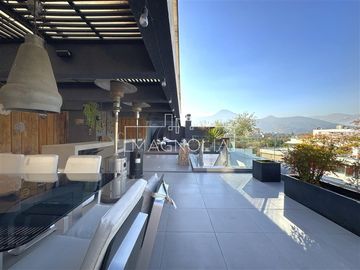 Penthouse Dúplex amoblado con hot tub y terraza privada