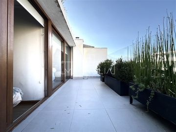 Penthouse Dúplex amoblado con hot tub y terraza privada