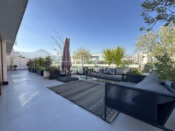 Penthouse Dúplex amoblado con hot tub y terraza privada