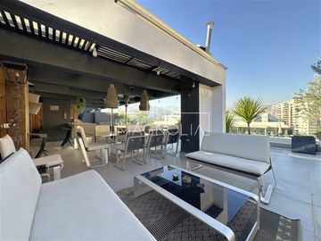 Penthouse Dúplex amoblado con hot tub y terraza privada