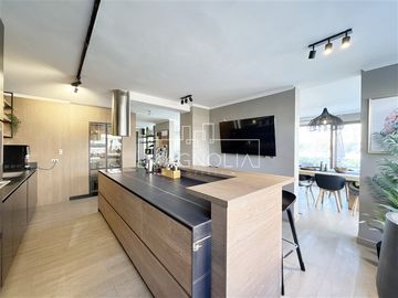 Penthouse Dúplex amoblado con hot tub y terraza privada