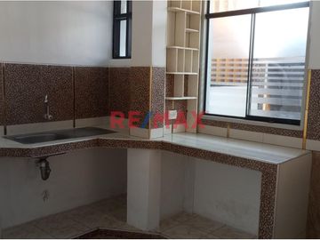 🏠 **¡Oportunidad Única en Pimentel, Chiclayo!** 🌟

Te presentamos esta amplia y versátil casa urbana en ESQUINA ubicada en la atractiva Urb La Plata