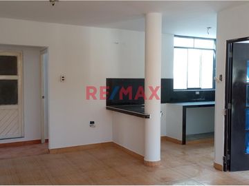 🏠 **¡Oportunidad Única en Pimentel, Chiclayo!** 🌟

Te presentamos esta amplia y versátil casa urbana en ESQUINA ubicada en la atractiva Urb La Plata