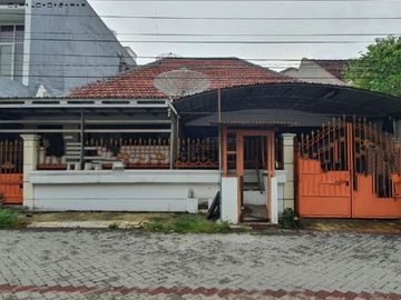 Rumah Sutorejo Timur, STRATEGIS ROW 3 MOBIL