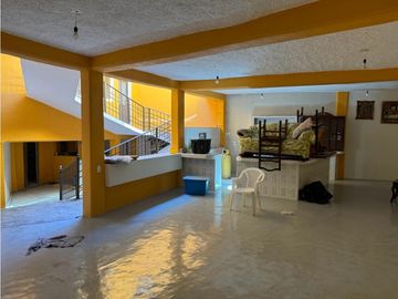 CASA EN VENTA A BORDO DE CARRETERA EN EL POLVORN