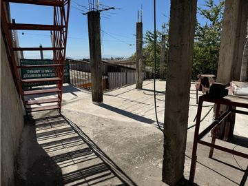 CASA EN VENTA A BORDO DE CARRETERA EN EL POLVORN
