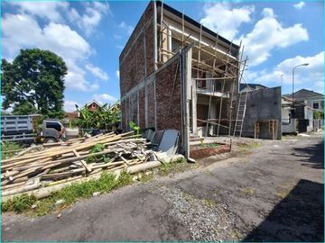 Info Rumah Mewah 2 Lantai di Ngalangan Raya