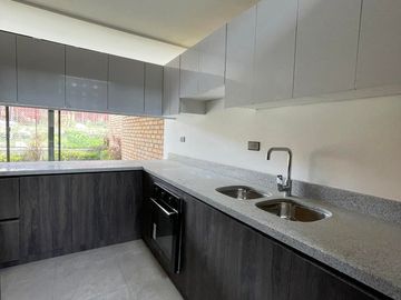 Vendo casa económica en Loja